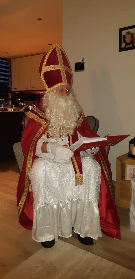 TE HUUR: SINT E.27.50  PER DAG.PIET E.17.50 PER DAG., Diversen, Ophalen, Zo goed als nieuw