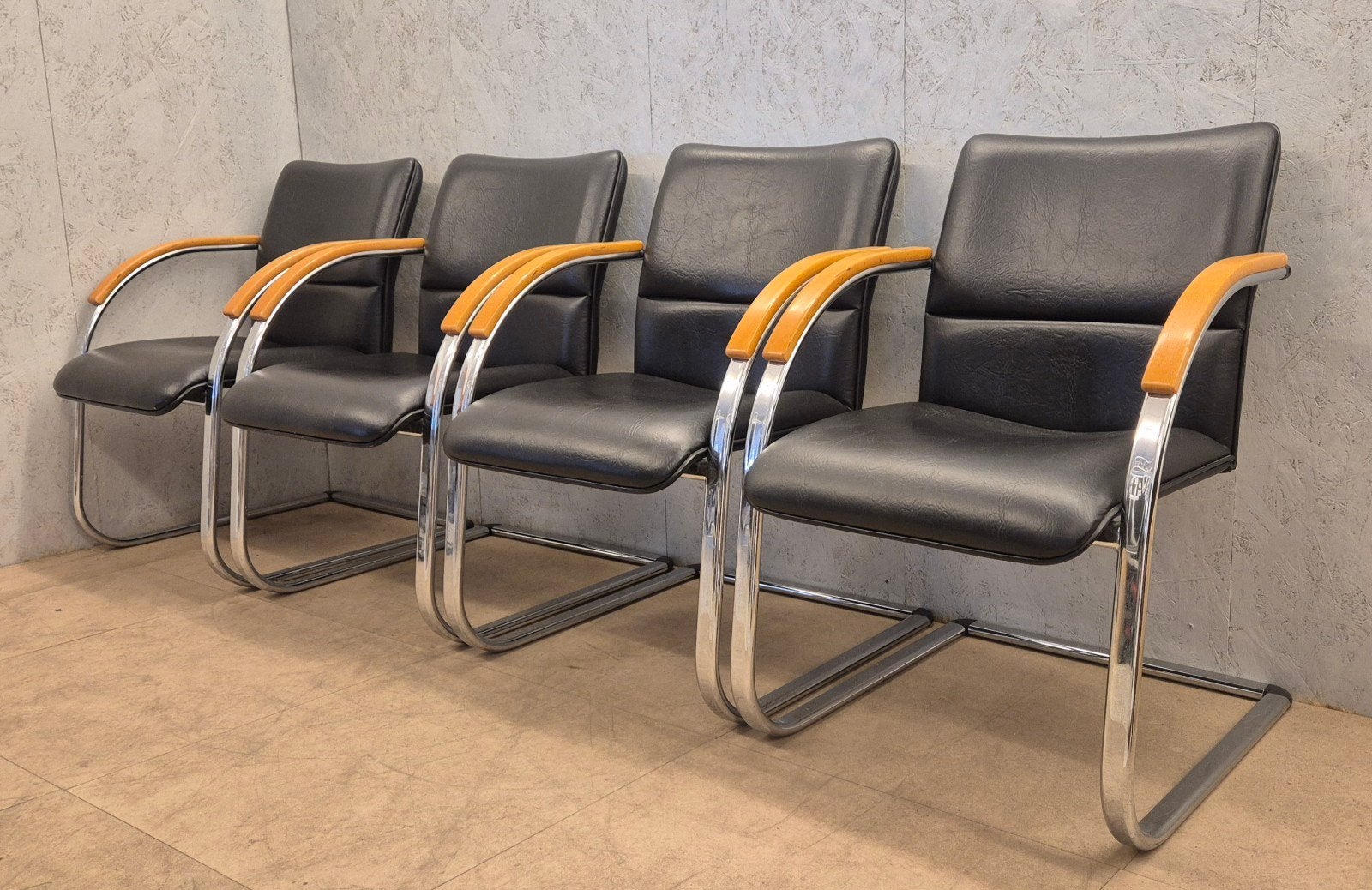 4 vintage design sledeframe stoelen, Chroom, Zwart, Ophalen, Gebruikt, Zwart, Vintage