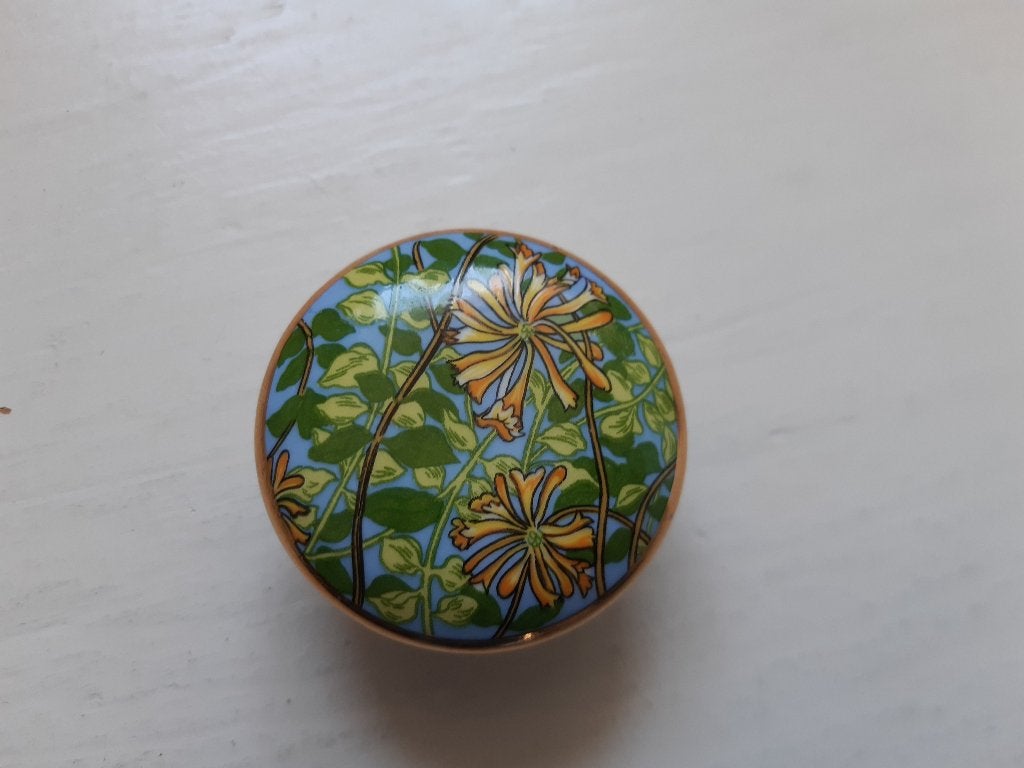 fine bone China, made in England, pillendoosje, Ophalen of Verzenden