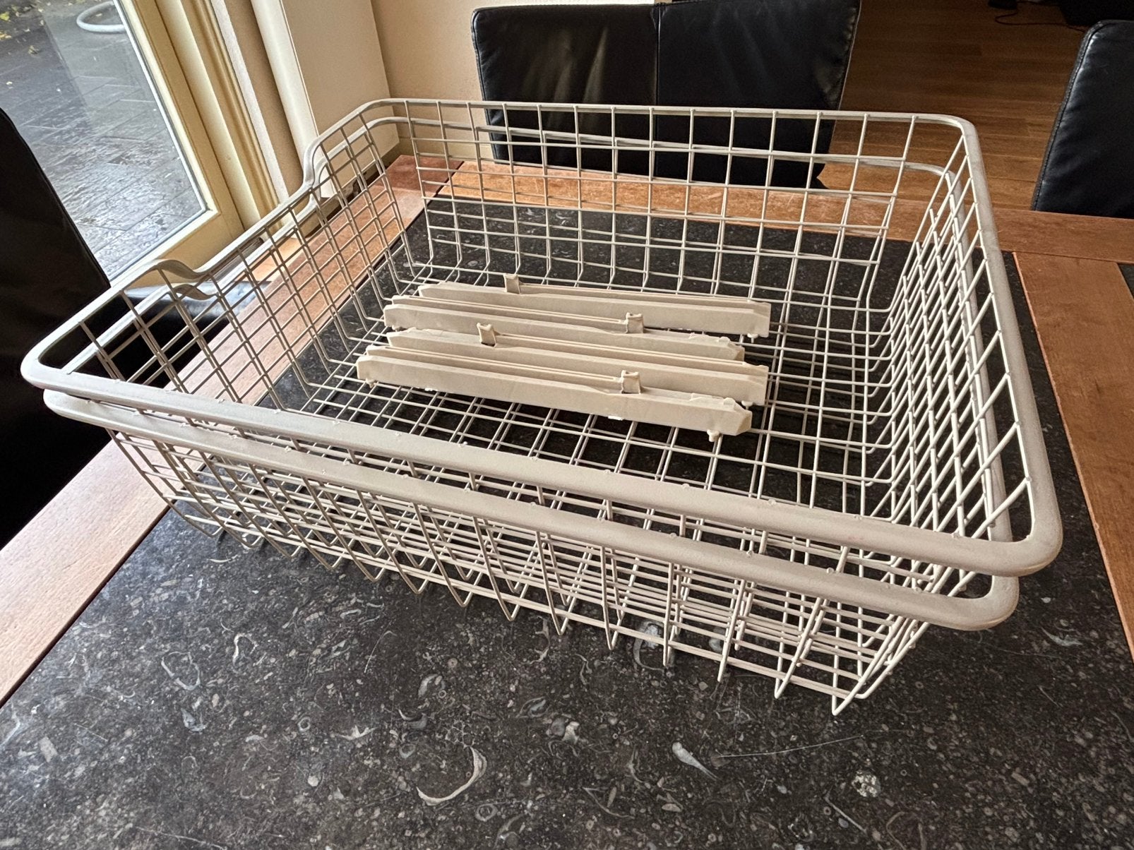 Ikea manden, Ophalen