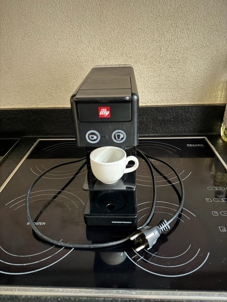 Illy iperespresso koffiemachine, Koffiemachine, Ophalen of Verzenden, Zo goed als nieuw, Koffiepads en cups