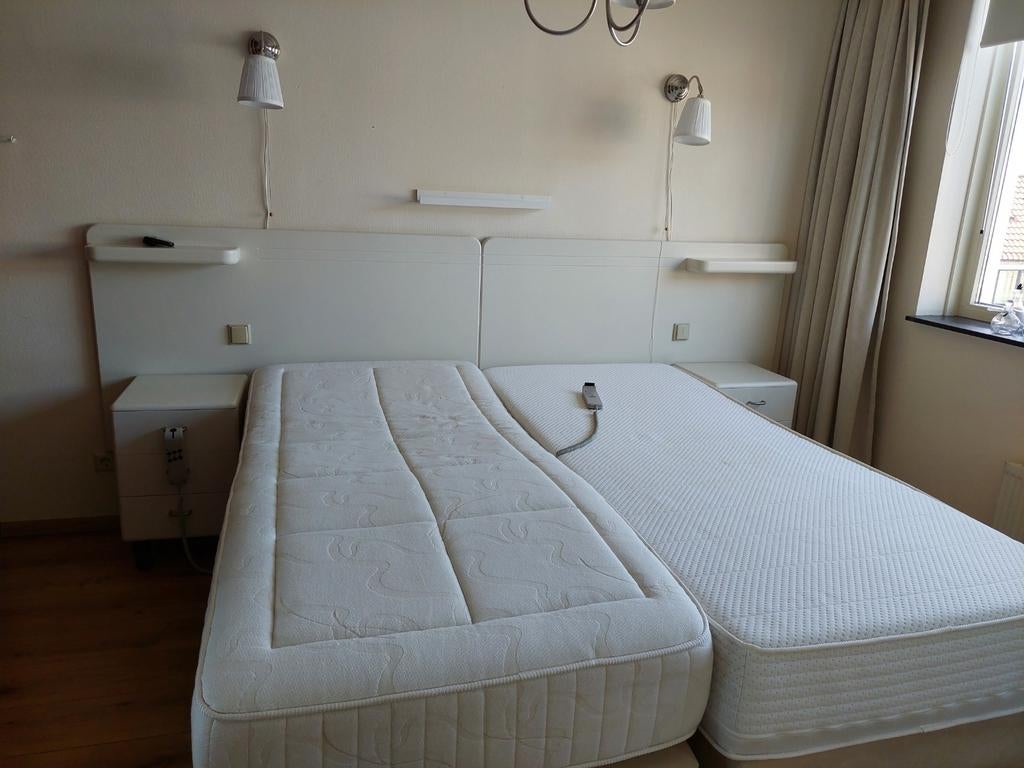 Boxspring Elektrisch verstelbaar. Wit., Ophalen, Zo goed als nieuw, Tweepersoons, Modern