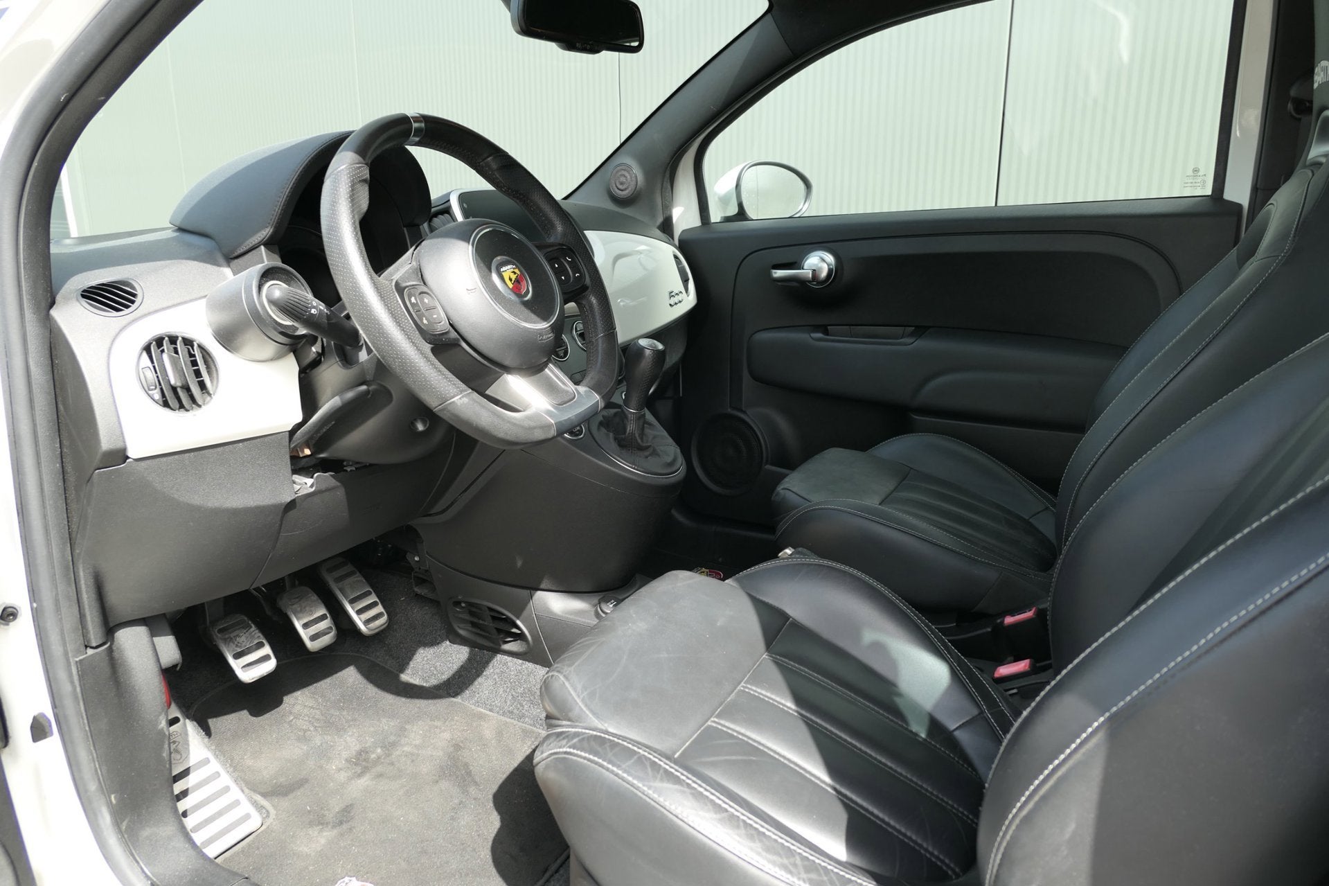 Abarth 595 1.4 T-Jet Leder Clima, Auto's, Abarth, Voorwielaandrijving, 145 pk, Gebruikt, Zwart