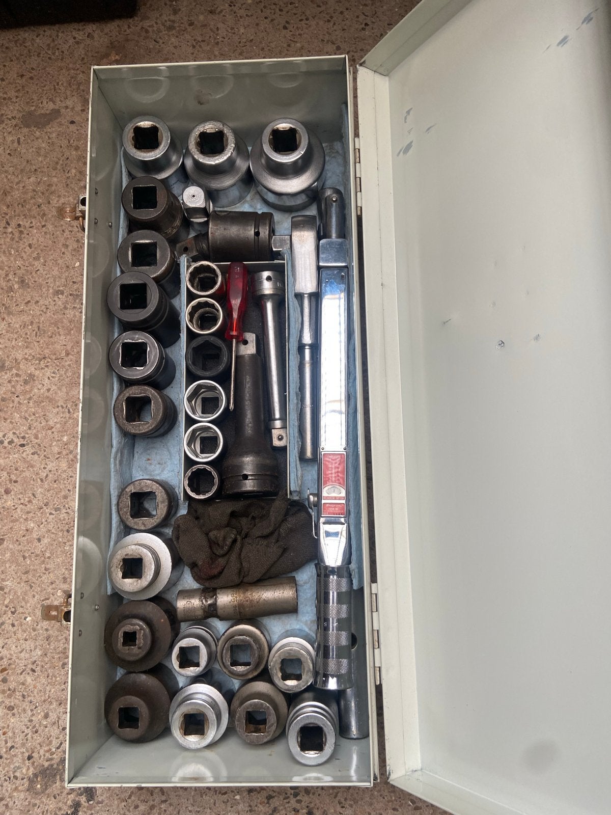 Stalen kist met zware doppen (3/4" en 1") en momentsleutel, Ophalen of Verzenden, Gebruikt, Sleutel/ratel, Overige merken