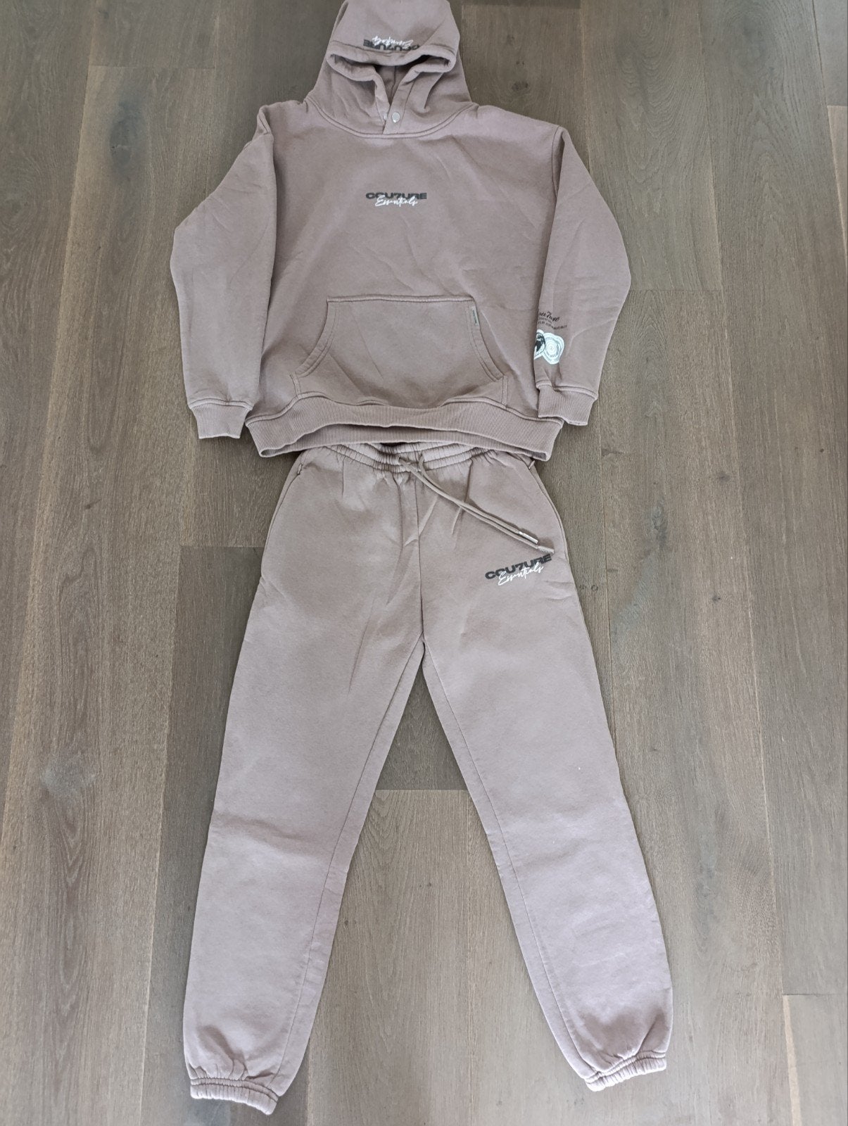 Trainingspak heren Cou7ure Essentials maat S, Kleding | Heren, Sportkleding, Bruin, Nieuw, Ophalen of Verzenden, Couture Essentials
