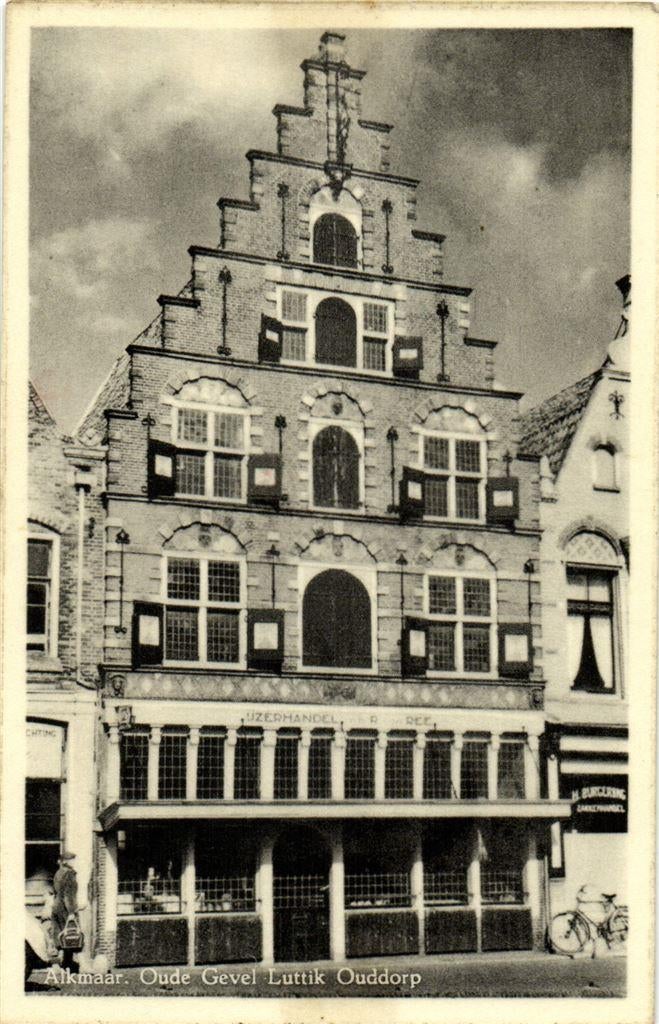 Alkmaar. Oude Gevel Luttik Ouddorp - vrouw fiets - 1962 gelo, Ophalen of Verzenden, Voor 1920, Gelopen, Noord-Holland