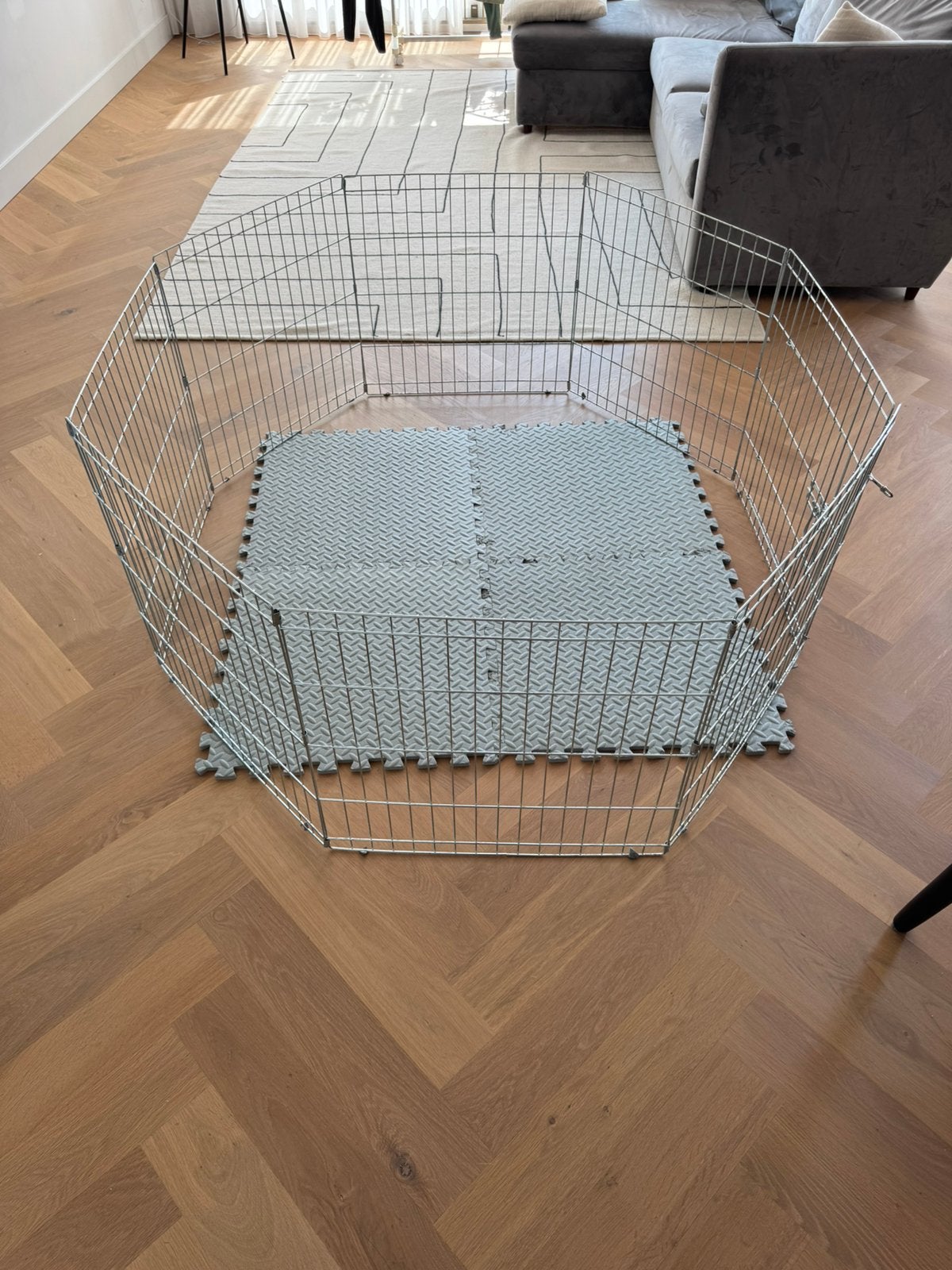 Metal Puppy Playpen with Door + 4 Foam Mats (61 × 61 cm), Ophalen, Hondenkennel, Gebruikt, Minder dan 65 cm
