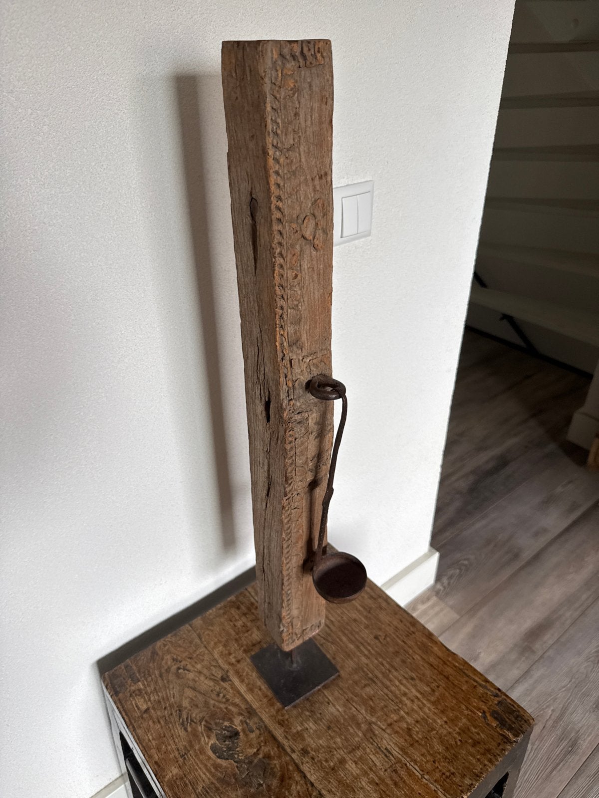 Decoratieve houten paal, Ophalen