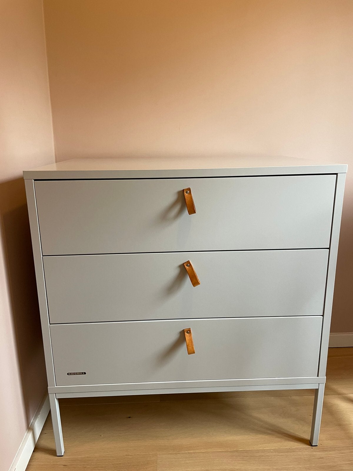 Kidsmill Commode Amy Grijs - als nieuw, Huis en Inrichting, Zo goed als nieuw, 3 of 4 laden, Minder dan 100 cm, 50 tot 75 cm