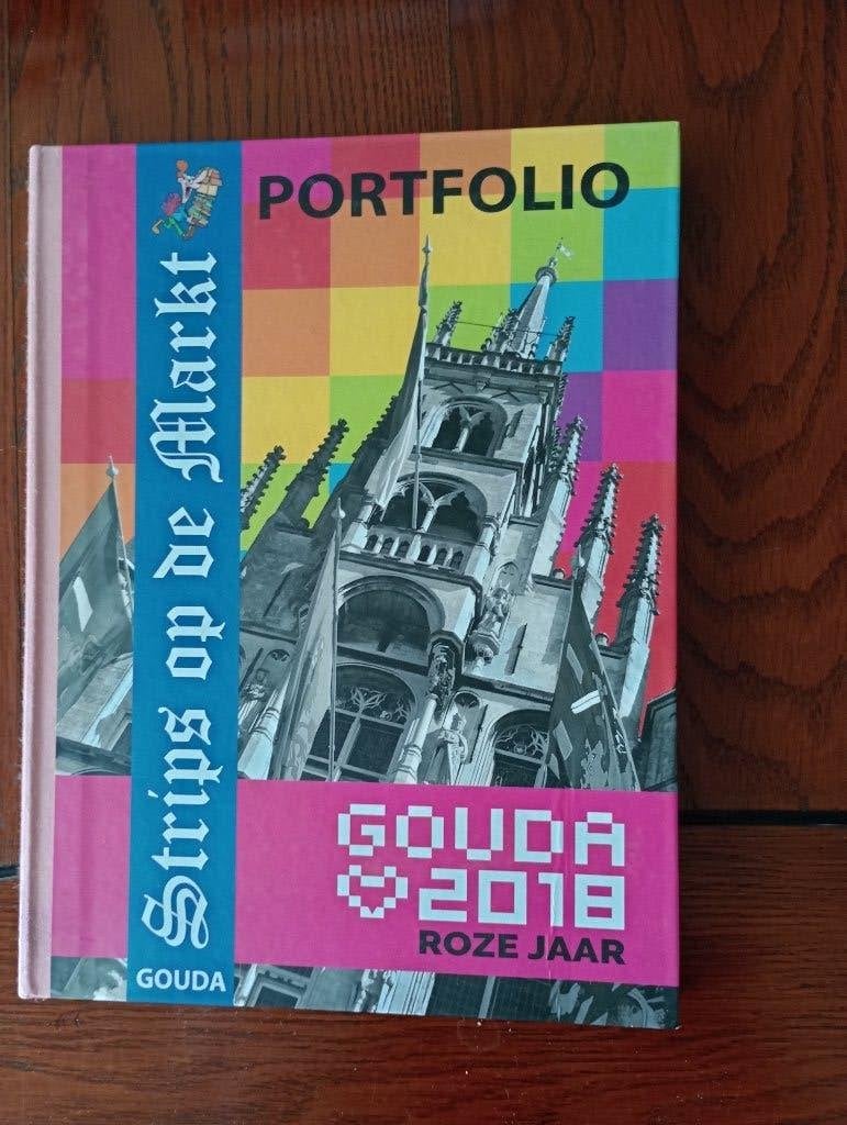 Portfolio Gouda 2018 Roze jaar Strips op de markt COMPLEET, Ophalen of Verzenden, Zo goed als nieuw, Meerdere auteurs, Schilder- en Tekenkunst