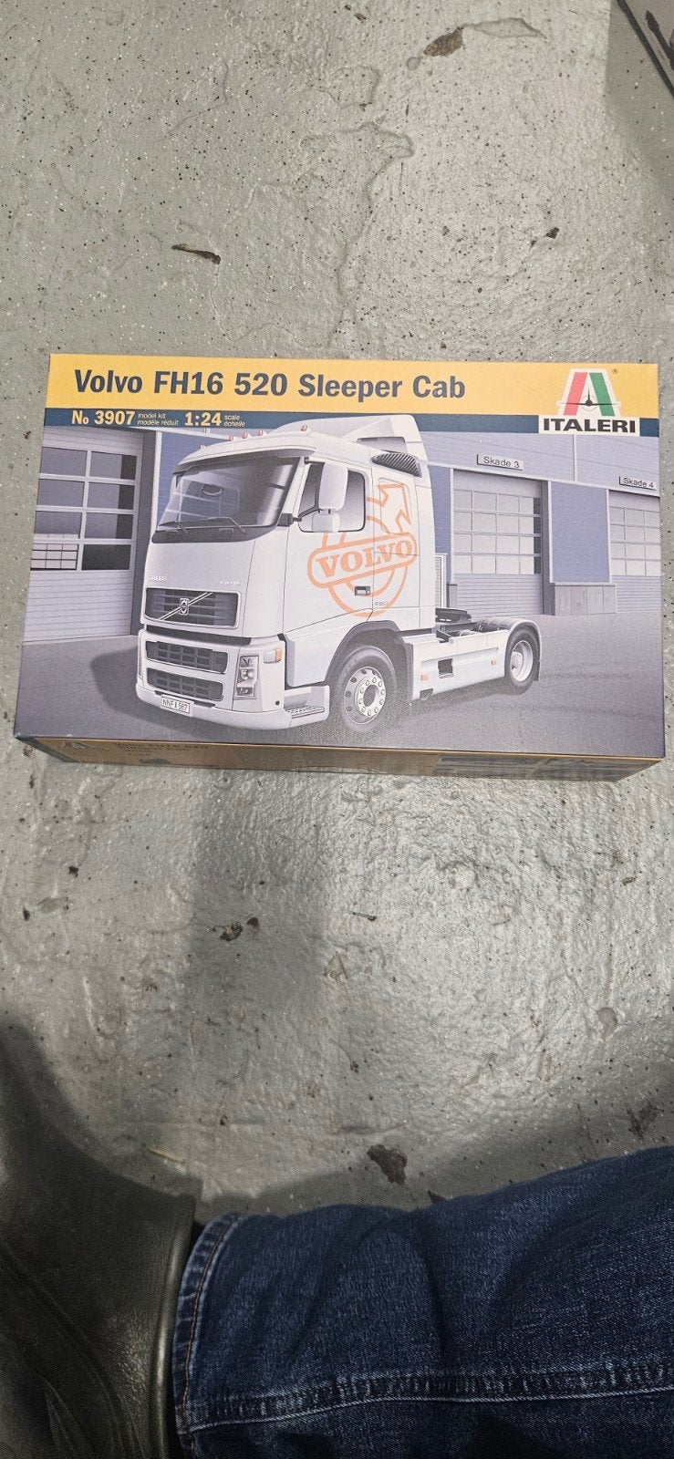 nieuwe bouwdoos volvo 1:24 nu voor maar 35,00 euro, Hobby en Vrije tijd, Ophalen of Verzenden, Nieuw, Overige merken