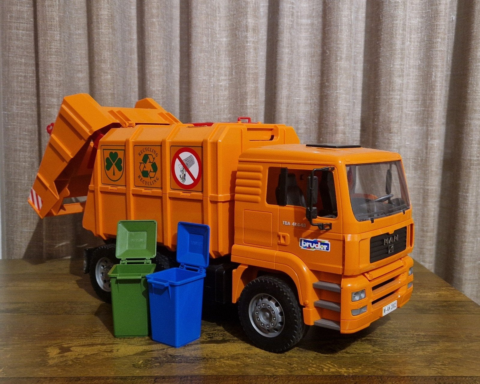 Bruder MAN Vuilniswagen met kliko's, Kinderen en Baby's, Ophalen, Zo goed als nieuw