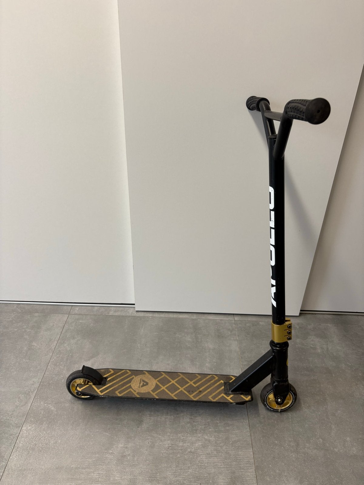 Apollo Stuntstep - Zwart/Goud - Gebruikt, Ophalen, Gebruikt, Gewone step