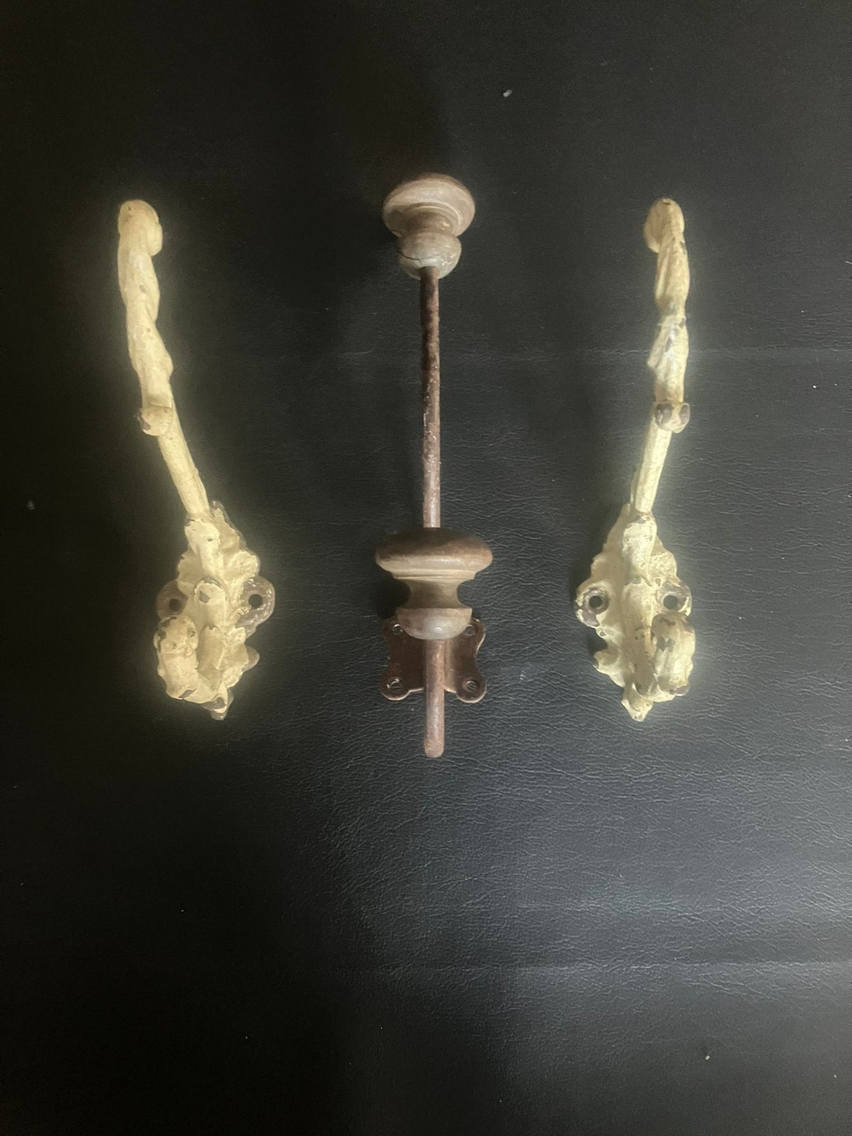 Diverse kapstokhaken: wit (17cm) en bruin (21cm), Gebruikt, Wandhaken, Ophalen of Verzenden, Minder dan 100 cm