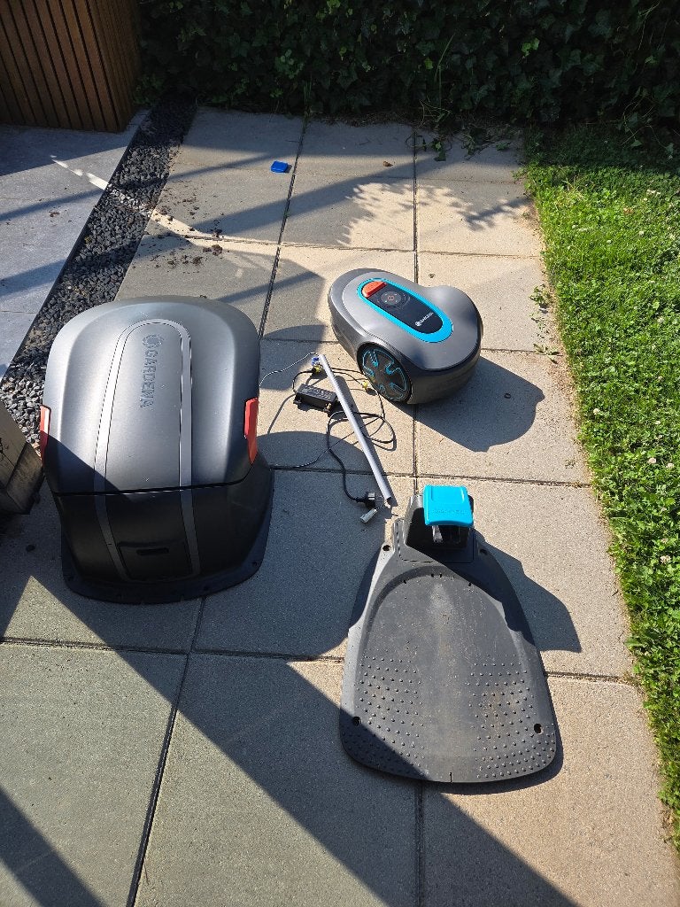 Gardena Sileno minimo 250 bundel Robotmaaier, Tuin en Terras, Robotmaaiers, Gebruikt, Minder dan 20 cm, Bestuurbaar via app, Ophalen