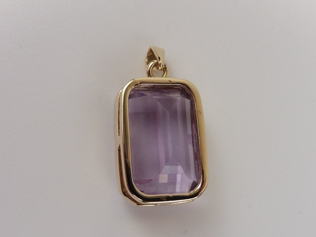 Gouden hanger met amethist                               G97, Gebruikt, Overige voorstellingen, ., Paars