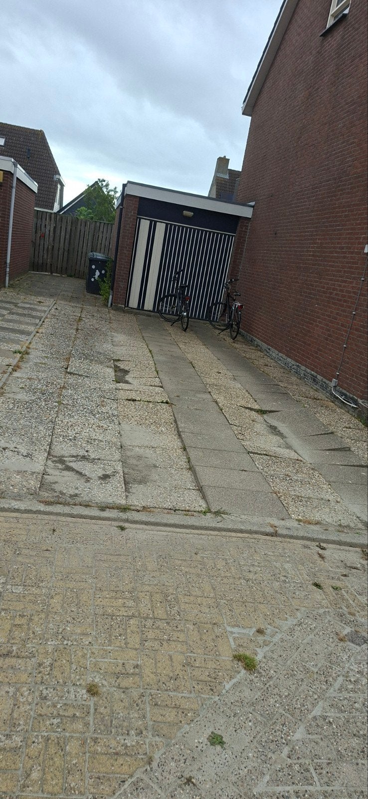 Gratis grind/betontegels, stoeptegels en klinkers, Ophalen, Gebruikt, Beton, Klinkers