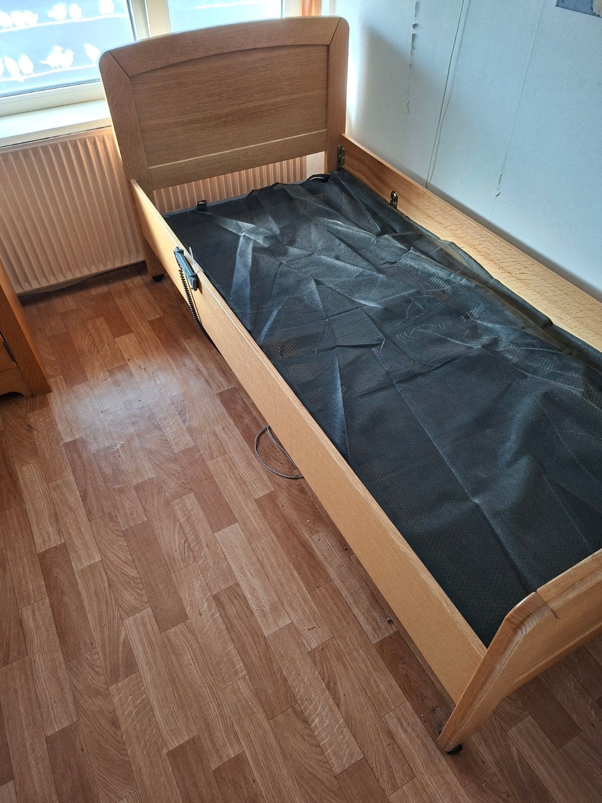Eenpersoonsbed met elektrische verstelbare lattenbodem, Ophalen, 90 cm, Eenpersoons, Bruin