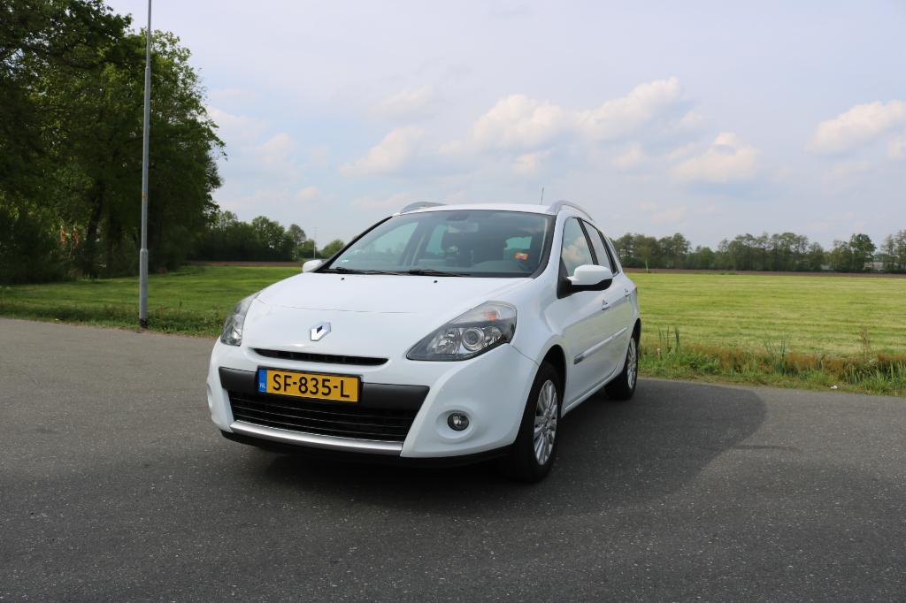 Renault Clio 1.2 TCE Estate 2009 Wit, Auto's, Renault, Particulier, Clio, Airbags, Bluetooth, Cruise Control, Dakrails, Mistlampen