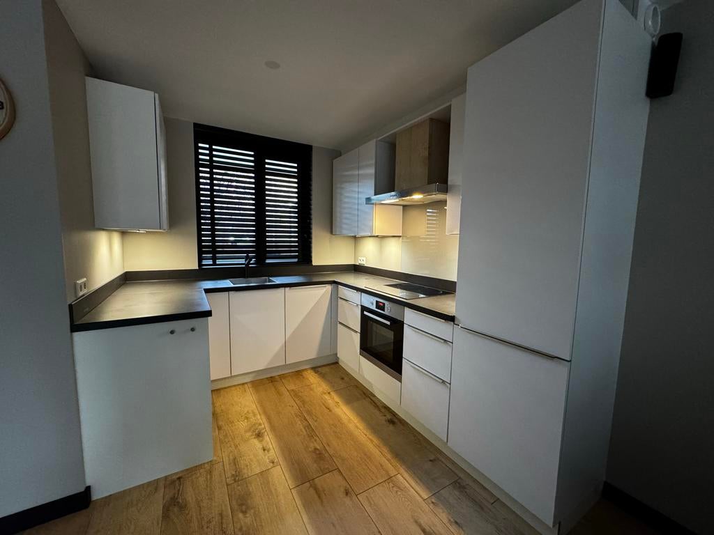 Moderne U-keuken met inbouwapparatuur, Ophalen, Gebruikt, U-keuken, Wit