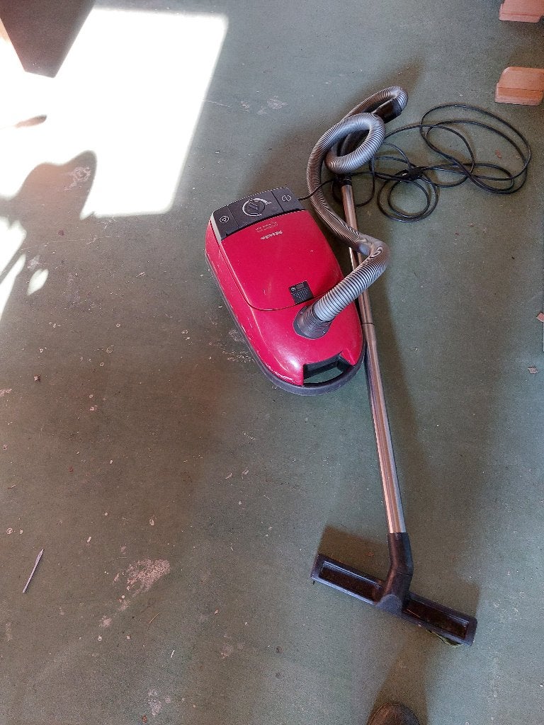 Stofzuiger, Witgoed en Apparatuur, Stofzuigers, Gebruikt, Sledestofzuiger, Miele, 1200 tot 1600 watt, Ophalen