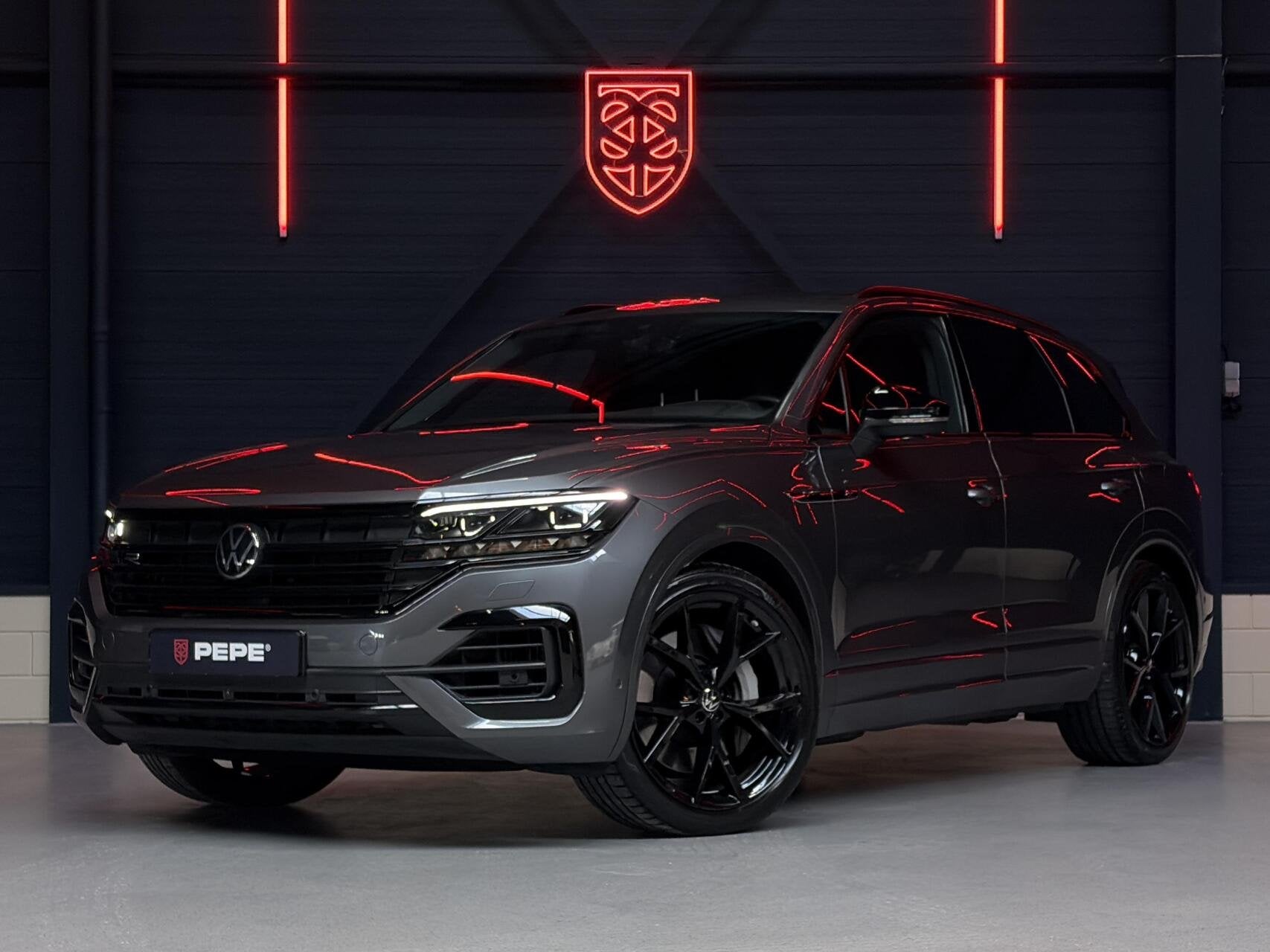 Volkswagen Touareg TSI eHybrid 4MOTION R |PANO|TREK|360|DYNA, Automaat, Gebruikt, Zwart, 2995 cc