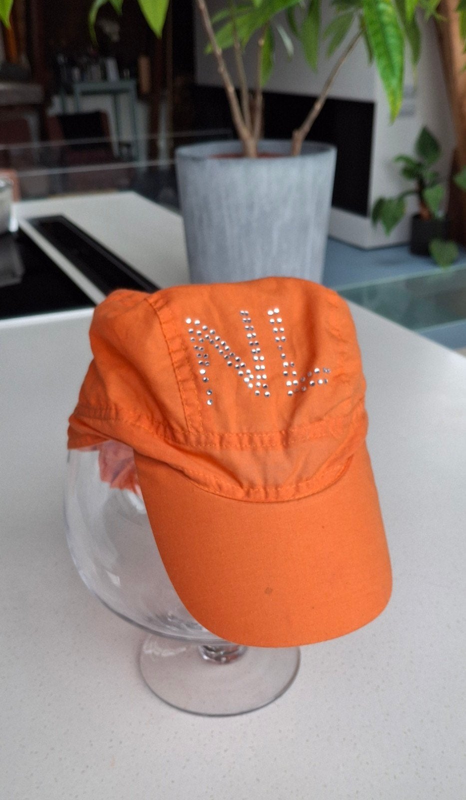 Oranje pet met 'NL' strass steentjes voor WK voetbal, Ophalen of Verzenden, Overige binnenlandse clubs