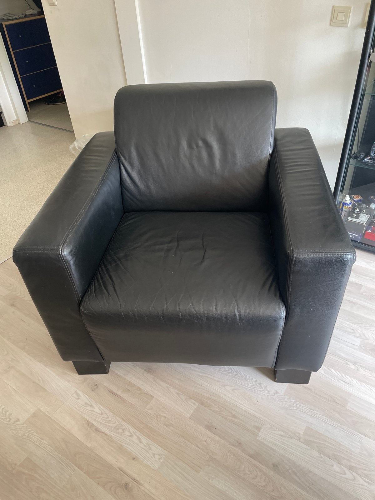 Comfortabele zwarte leren fauteuil, Ophalen, Gebruikt, Leer, 75 tot 100 cm