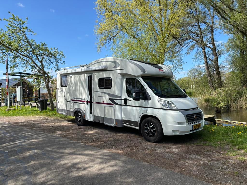 Adria Matrix M680 SP: 5 pers. Off-grid XXL garage/koelkast, Caravans en Kamperen, Gaslek-detector, Ringverwarming, Fiat, Particulier