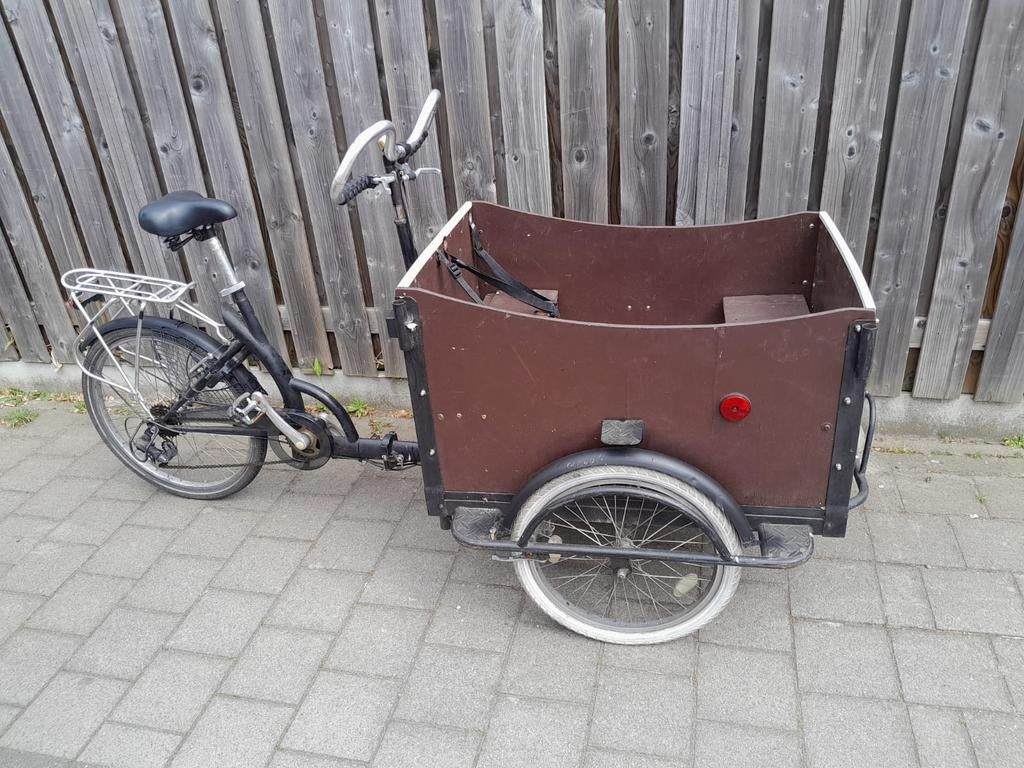 Mooie bakfiets met riempje.s er in, Fietsen en Brommers, Fietsen | Bakfietsen, Ophalen of Verzenden, Zo goed als nieuw
