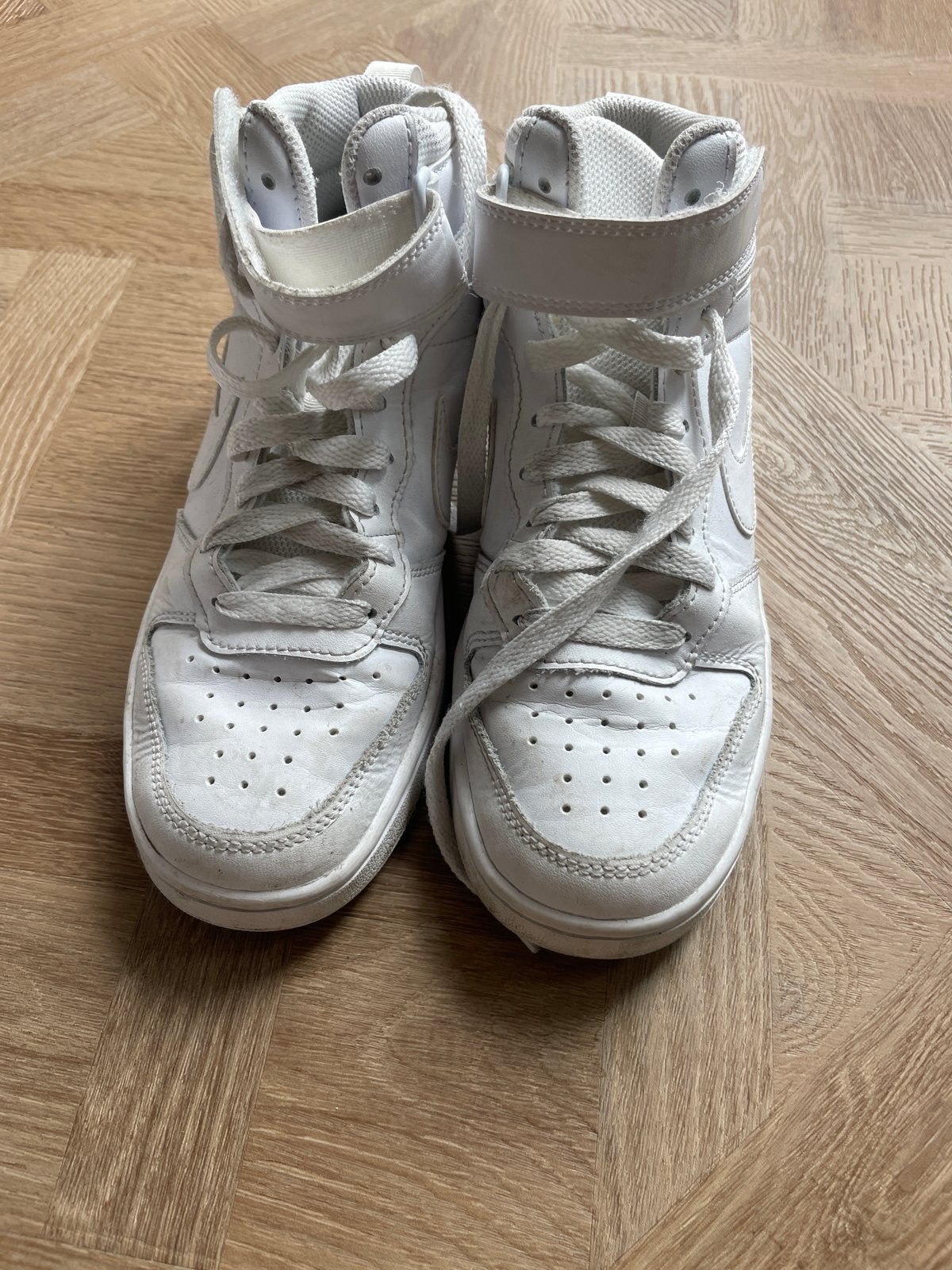 Witte NIKE AIRFORCE 1 MID - Maat 36,5 (ook 37,5), Kleding | Dames, Schoenen, Ophalen of Verzenden, Zo goed als nieuw, Wit, Sneakers of Gympen