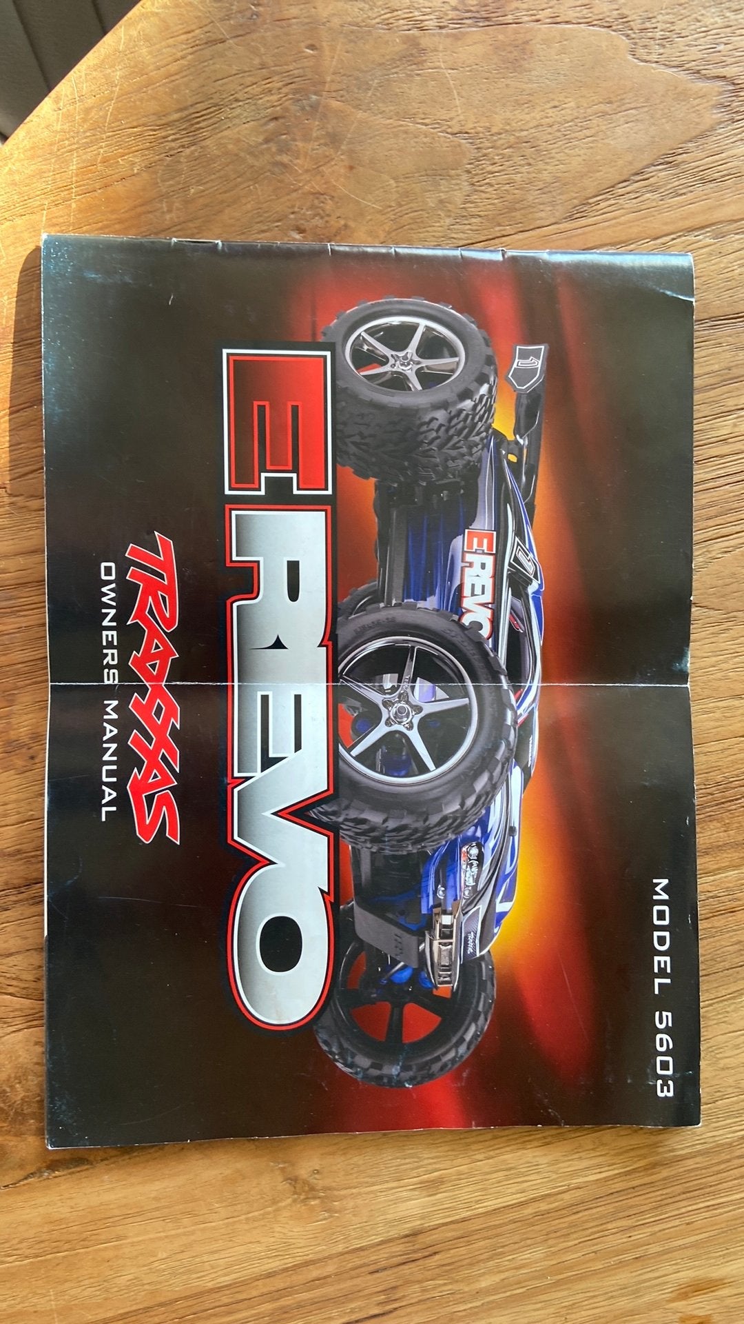 Traxxas E‑Revo 1.0 1:8 in goede technische staat. ESC defect, Ophalen of Verzenden, Zo goed als nieuw, Auto offroad