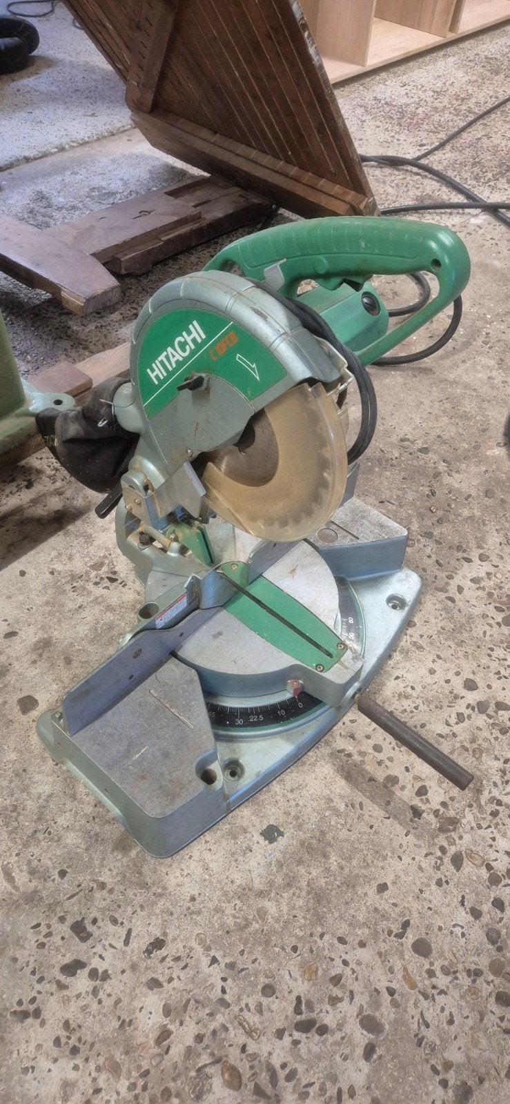 Hitachi afkortzaag, Ophalen, 1200 watt of meer, Afkortzaag, 30 tot 70 mm