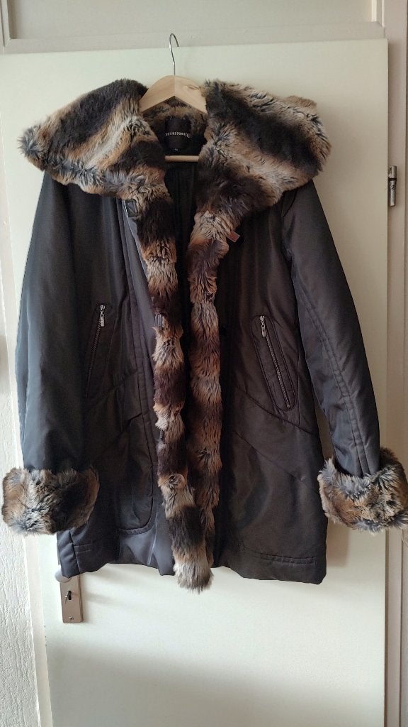 Creenstone winterjas met afneembare capuchon en imitatiebont, Kleding | Dames, Maat 38/40 (M), Bruin, Creenstone, Ophalen of Verzenden
