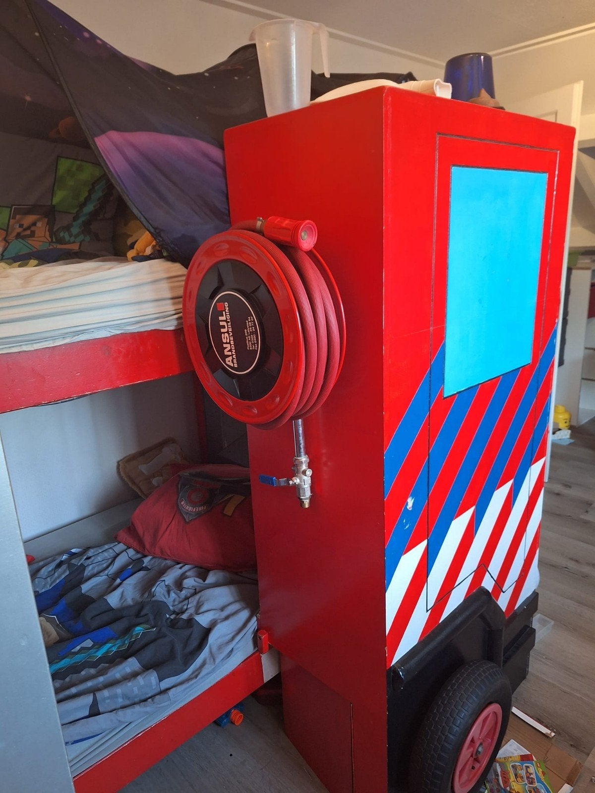 Uniek brandweer stapelbed met rolluikkast en verlichting, Ophalen of Verzenden, Gebruikt, Stapelbed