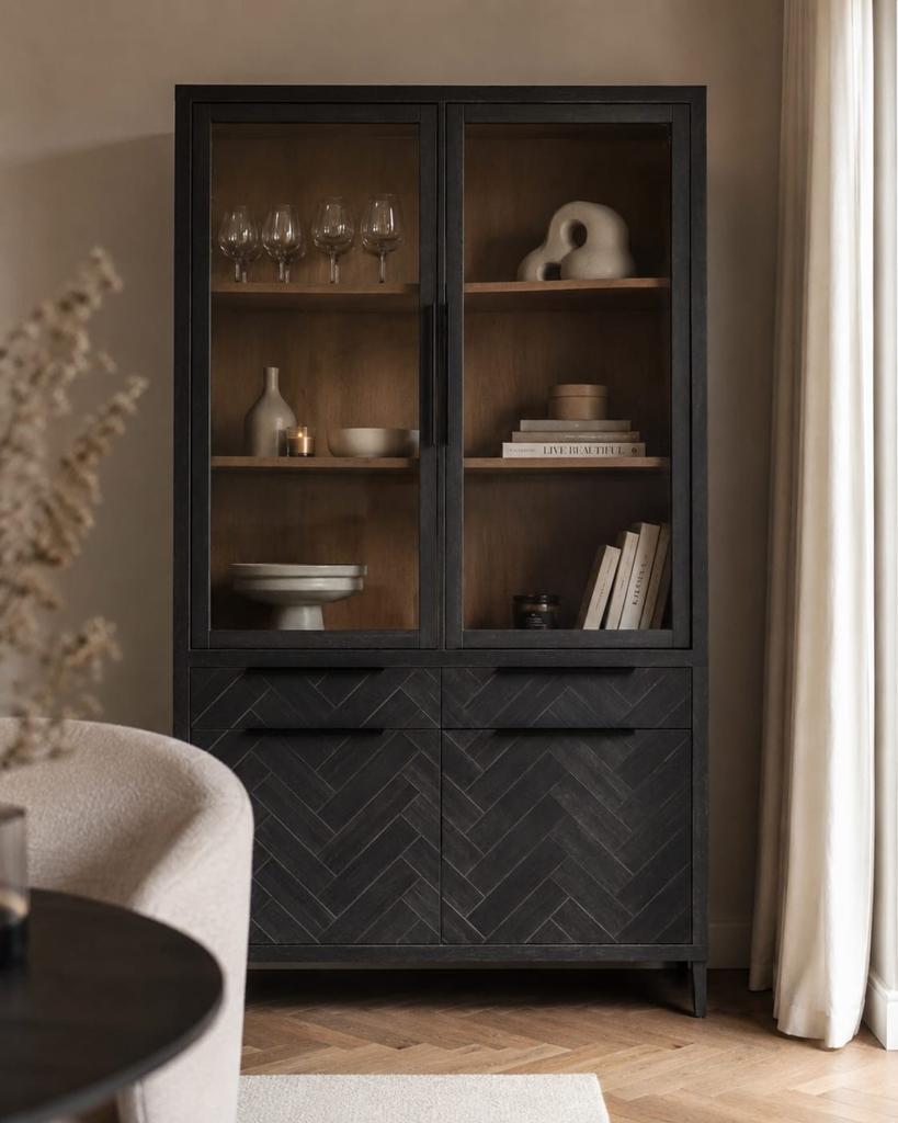 Zwarte vitrinekast met visgraatmotief en glazen deuren, Ophalen, Met deur(en), Glas, Modern, Scandinavisch, Industrieel