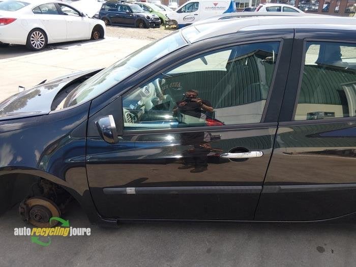 Portier 4Deurs links-voor van een Renault Clio (KRO8), Gebruikt, -, -, -