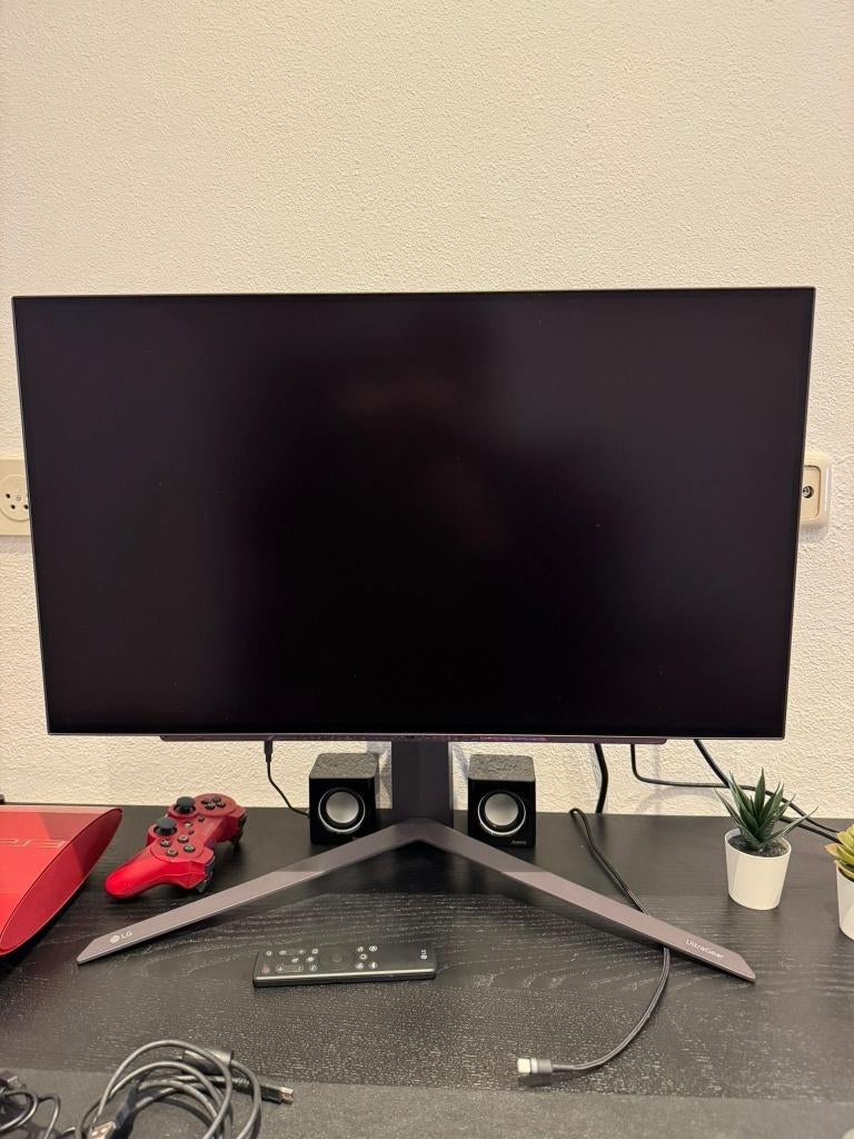 LG 27 INCH UltraGear OLED-gamingmonitor, IPS, In hoogte verstelbaar, Minder dan 1 ms, Zo goed als nieuw