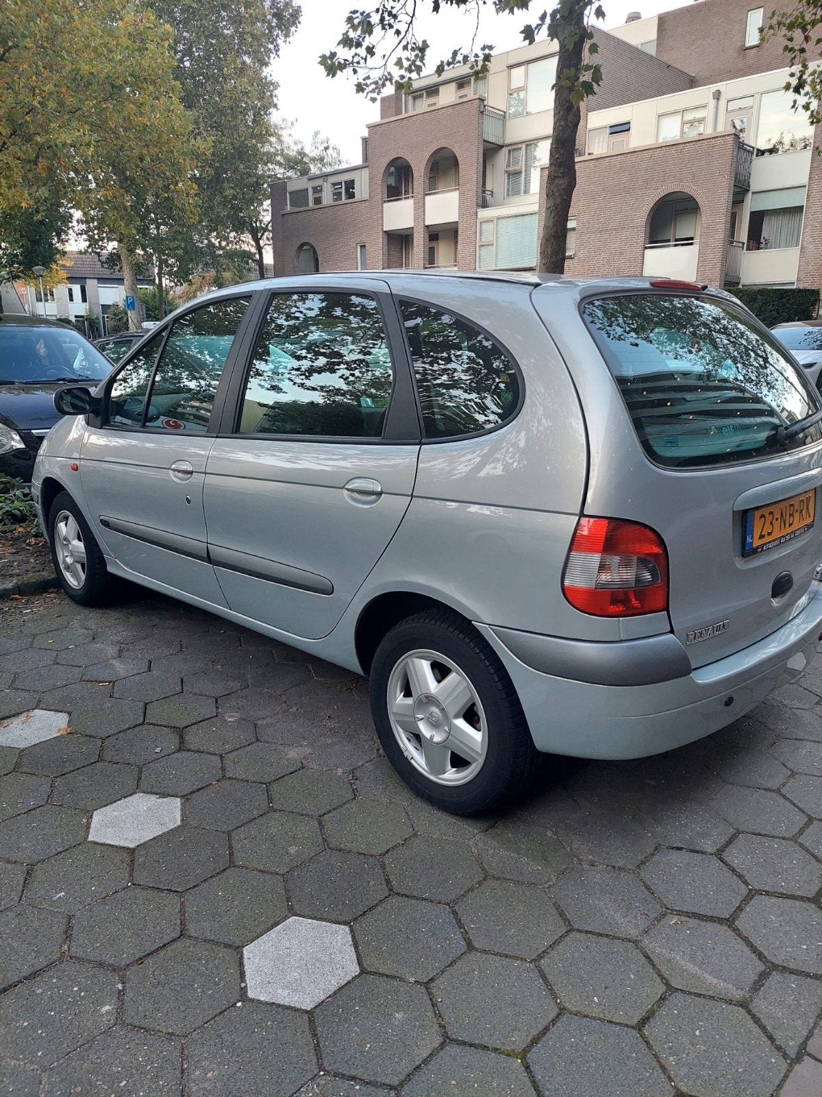 Renault Scénic 1.6 16V AUT 2005 2003 Grijs, Auto's, 1250 kg, 4 cilinders, Origineel Nederlands, Particulier