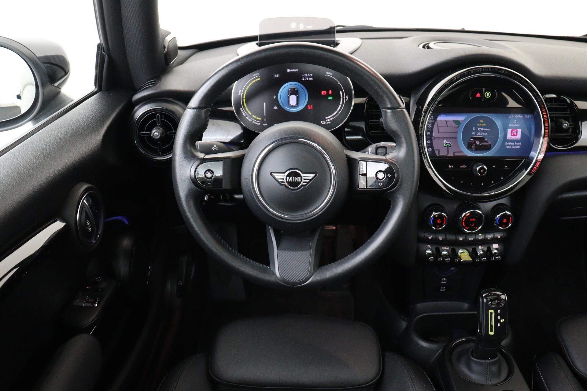 MINI ELECTRIC SE YOURS 33 kWh -PANO.DAK|HARMAN/KARDON|HEAD-U, Auto's, Gebruikt, 1340 kg, 33 kWh, 4 stoelen