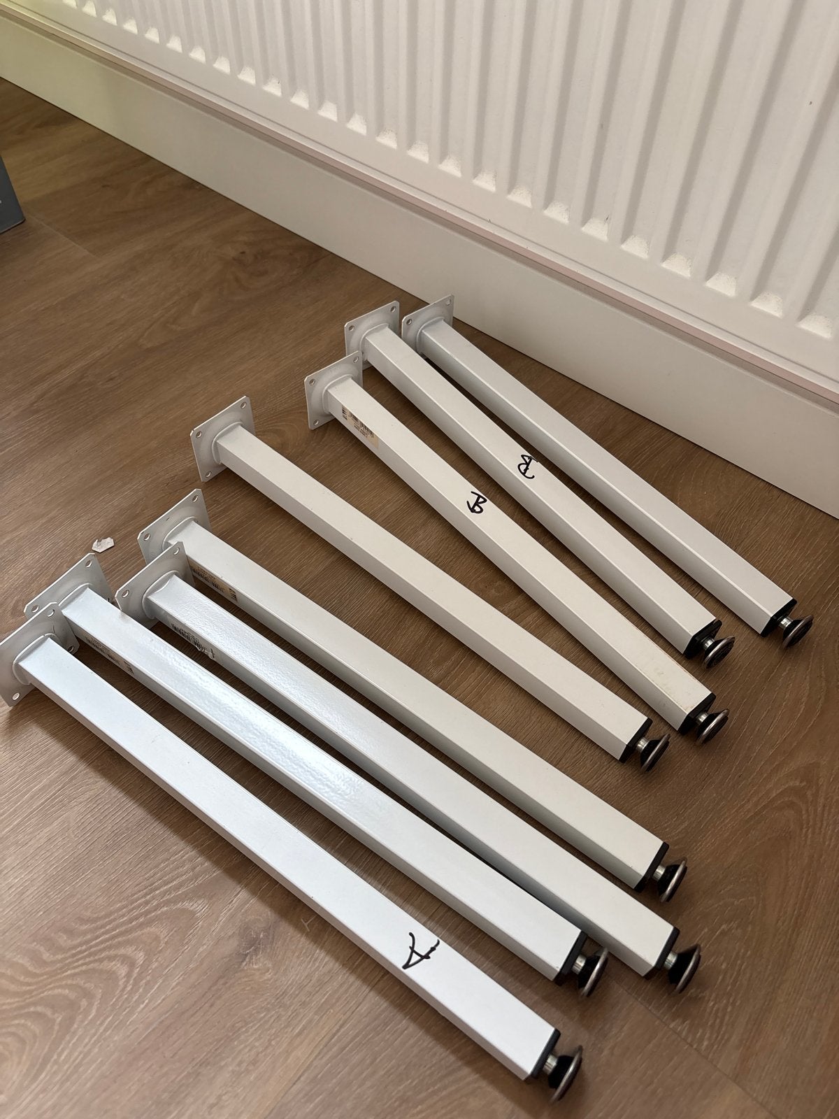 Set van 8 verstelbare tafelpoten - Wit metaal, Huis en Inrichting, Tafelonderdelen, Ophalen, Tafelpoot, Minder dan 50 cm, Gebruikt