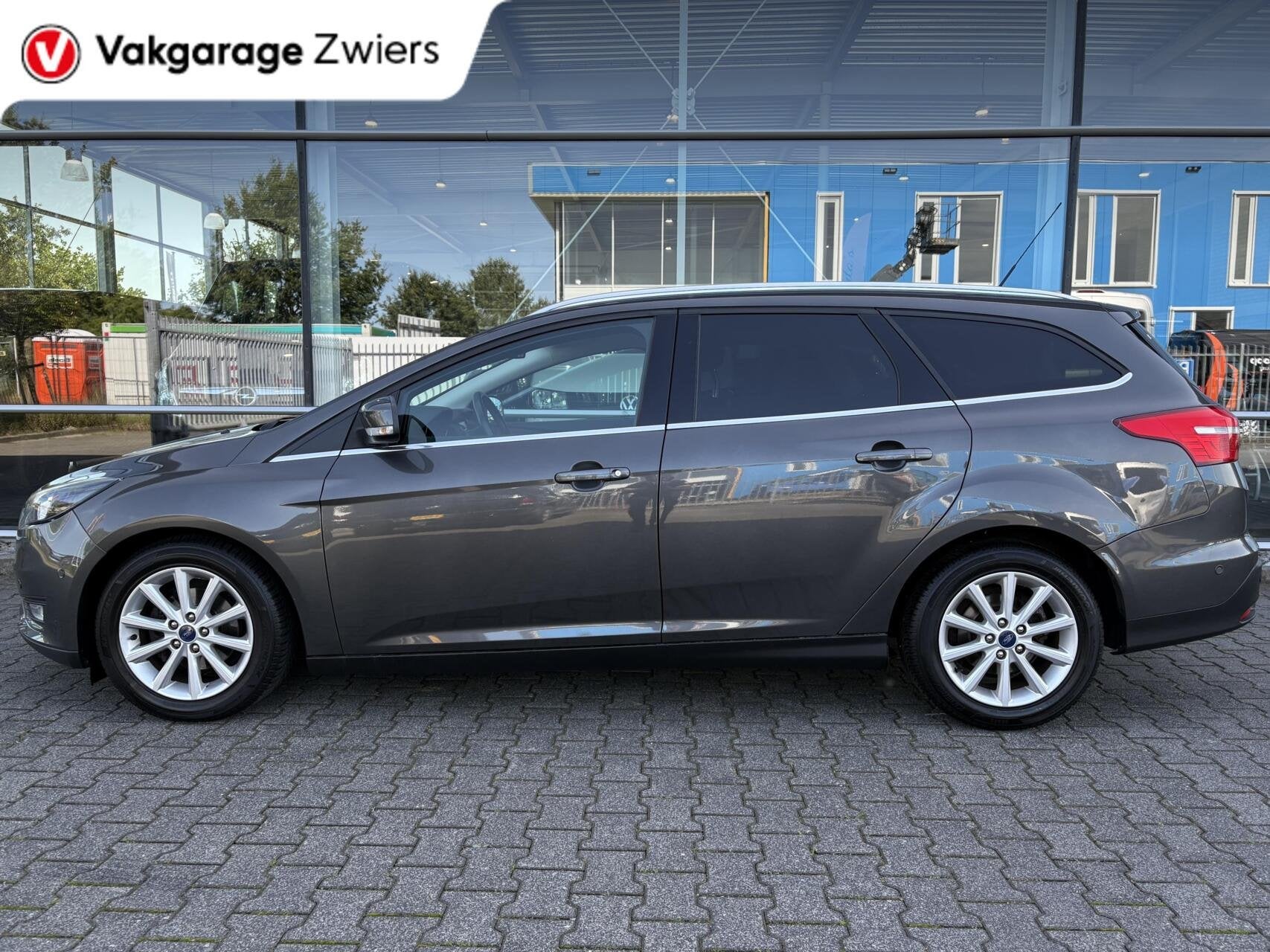 Ford Focus Wagon 1.0 Titanium|Stoel/stuur.verw|Navi|Afnm.tre, Auto's, 125 pk, Gebruikt, Euro 6, Automatische klimaatregeling