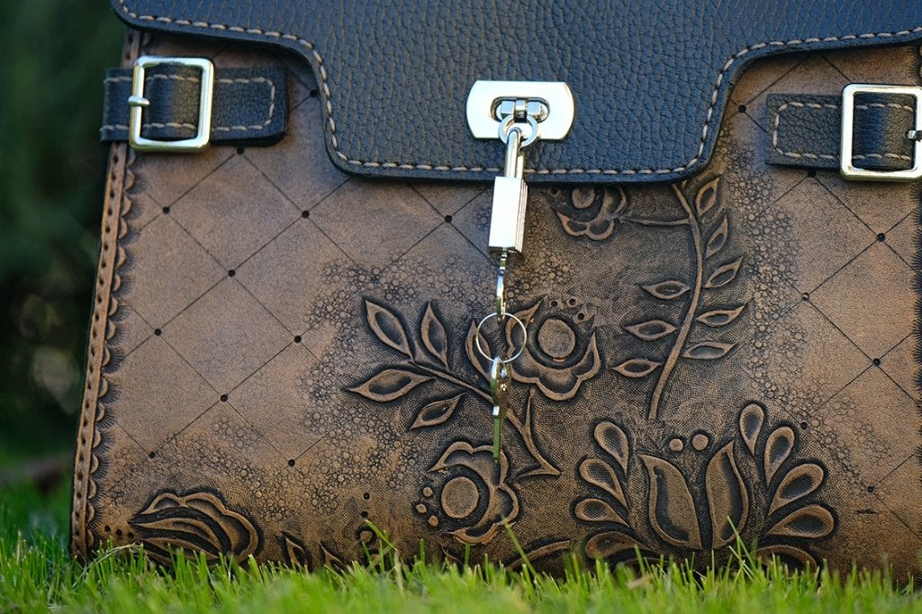 Handmade, hand-stitched, hand carved genuine leather bag, Verzenden, Nieuw, Zwart, Handtas