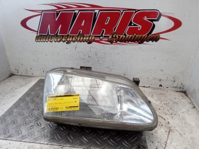 Koplamp rechts van een Renault Megane, Auto-onderdelen, Verlichting, Gebruikt, -, Renault, -