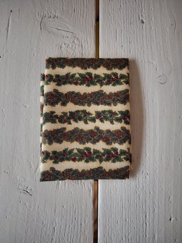 Mooie kerststof/quiltstof Hoffman - slingertjes kerstgroen, Hobby en Vrije tijd, Nieuw, Ophalen of Verzenden, 30 tot 120 cm, Katoen