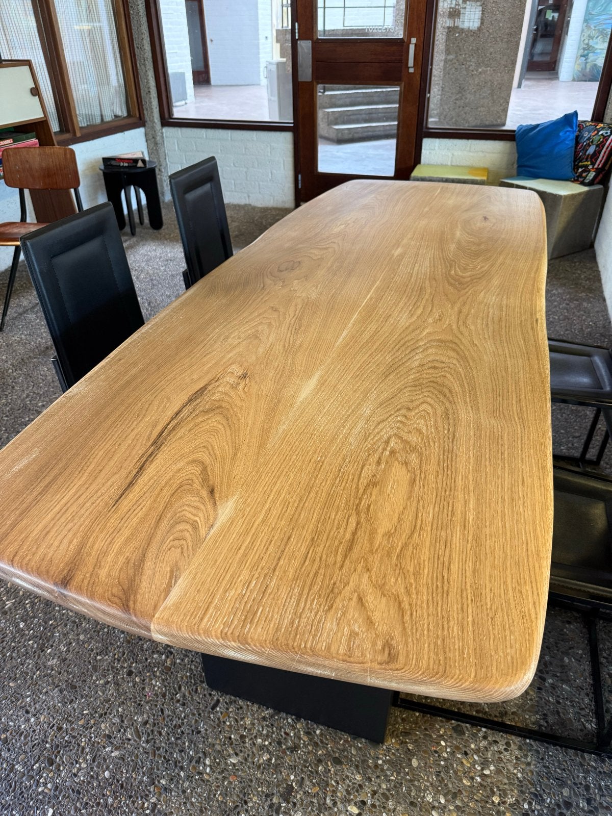 Eikenhouten eettafel met natuurlijke randen, Eikenhout, 200 cm of meer, Zo goed als nieuw, Overige vormen