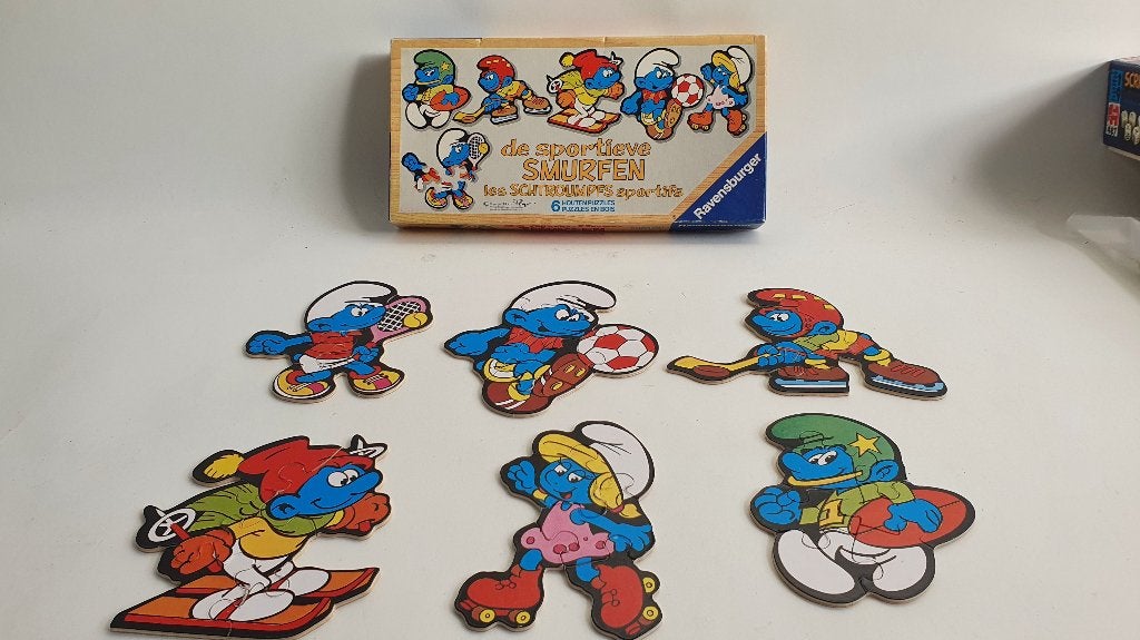 De Sportieve Smurfen, vintage houten puzzels in doos. 7B14, Kinderen en Baby's, Speelgoed | Kinderpuzzels, Tweedehands verkoop