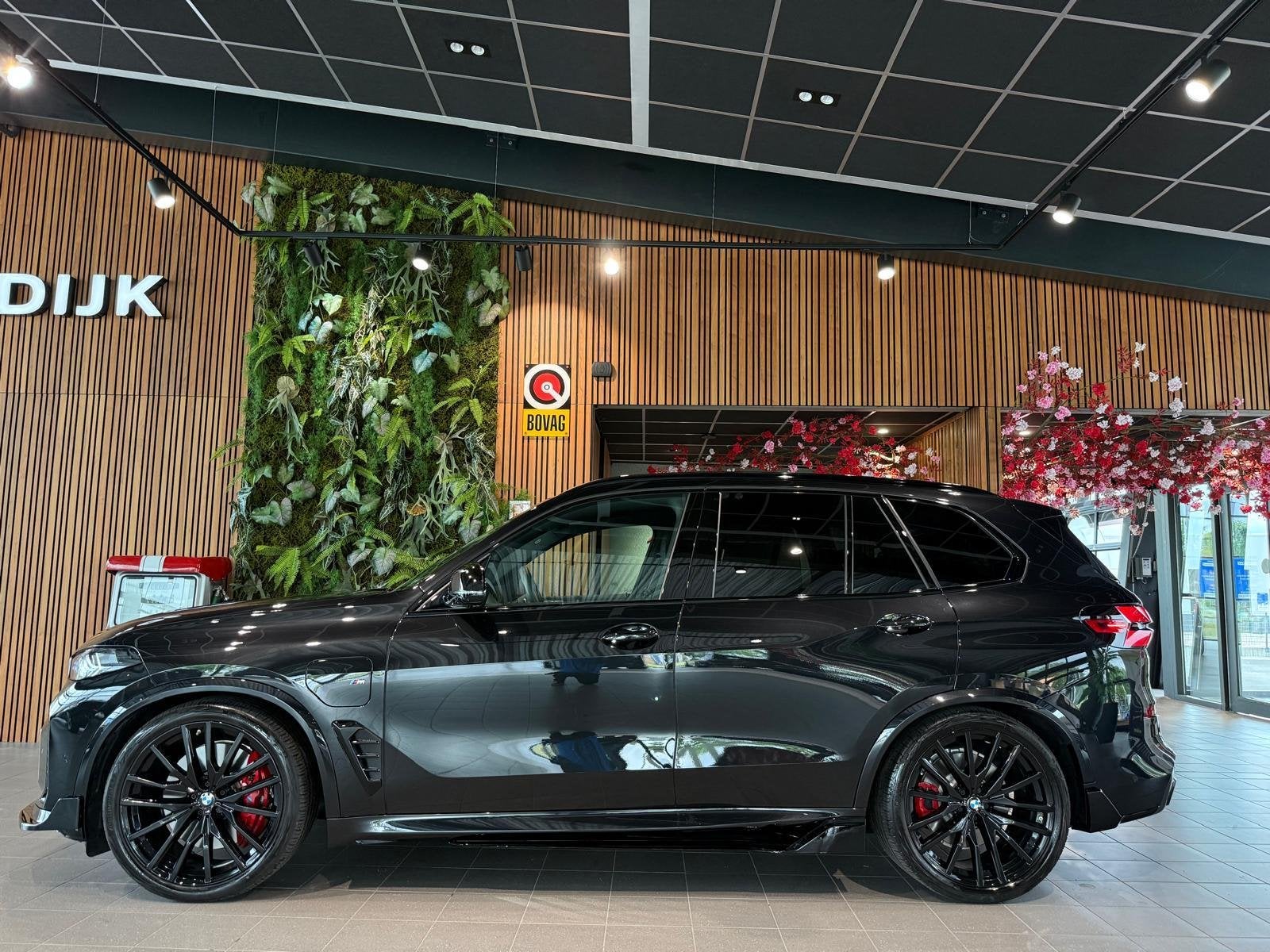 BMW X5 xDrive50e Innovation Pack | M Sportpakket Pro | SKYLo, Auto's, Automaat, Dealer onderhouden, Gebruikt, 2395 kg