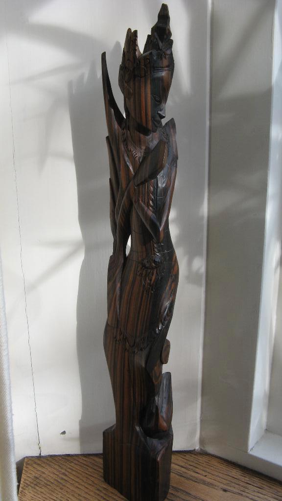 Balinese vrouw houtsnijwerk 51cm izgs, Houtsnijwerk, Art deco, Hout, Bruin