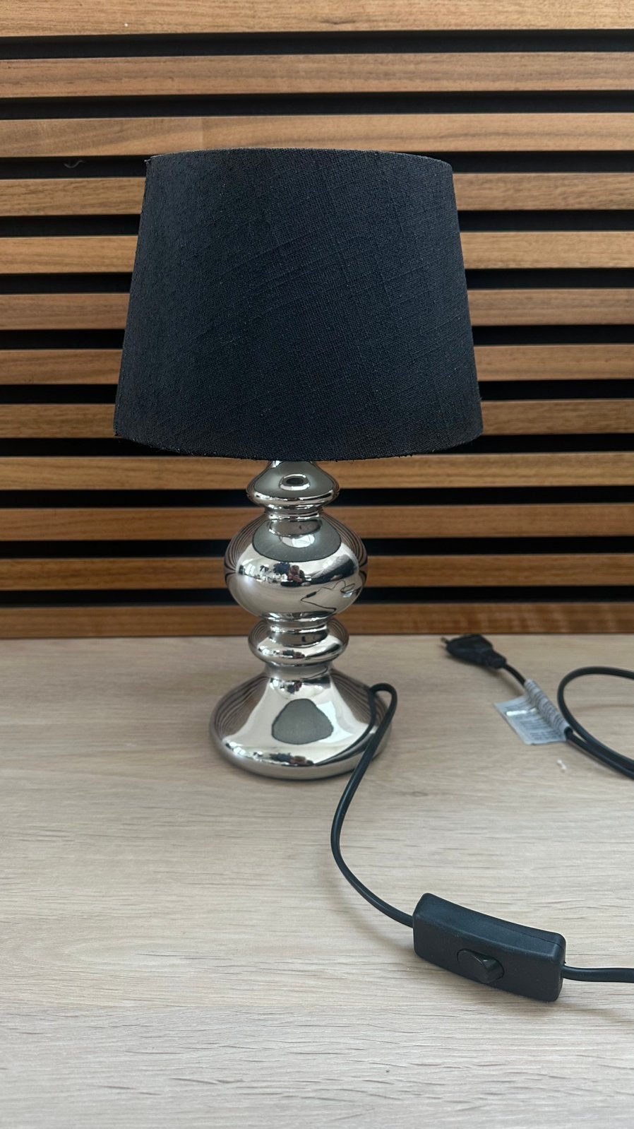 Stijlvol Nachtlampje - 33 cm Hoog met Zwarte Kap, Huis en Inrichting, Nachtlamp, Ophalen of Verzenden, Zo goed als nieuw, Metaal